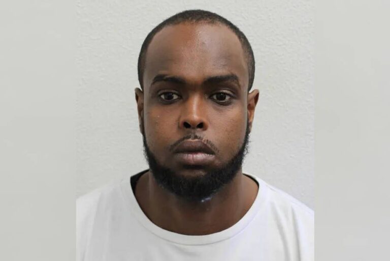 assailant breaks cops nose