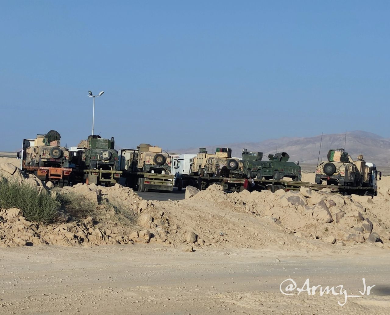 Граница армении и ирана. Военная техника НАТО В Афганистане. Humvee Иран. Брошенная техника США В Афганистане.